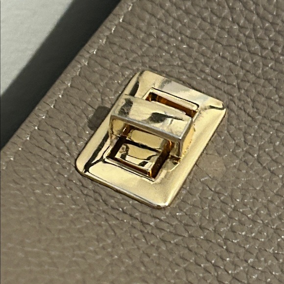 Chic Taupe Leather Tote Bag EUC ❤️❤️❤️ - Picture 3 of 12